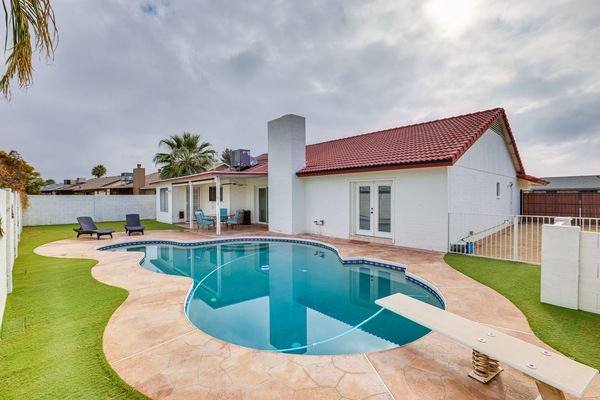 Peoria Vacation Rental | 4BR | 2BA | 2,210 Sq Ft | Step-Free Entry