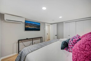 3 bedrooms, desk, travel crib, free WiFi