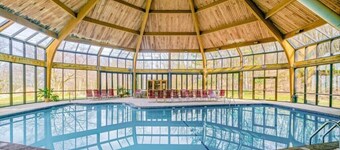 Just Renovated Ski-In/out at Camelback w/ Hot Tub!