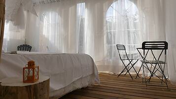 1 bedroom, bed sheets