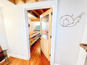 Interior - Spacious & Comfy city retreat, w/lux steam shower! In the heart of the Portland. (Portland)