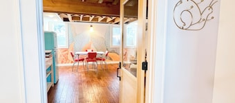 Spacious & Comfy city retreat, w/lux steam shower! In the heart of the Portland.