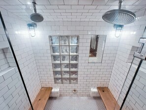 Shower, hair dryer, towels, soap - Spacious & Comfy city retreat, w/lux steam shower! In the heart of the Portland. (Portland)