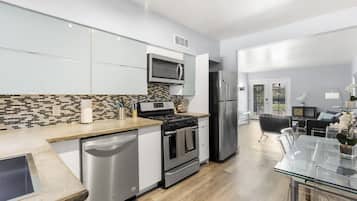 House | Private kitchen | Fridge, microwave, oven, dishwasher