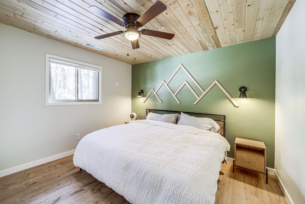 Modern Munds Park Retreat w/ Deck & Fire Pit! Munds Park Vrbo