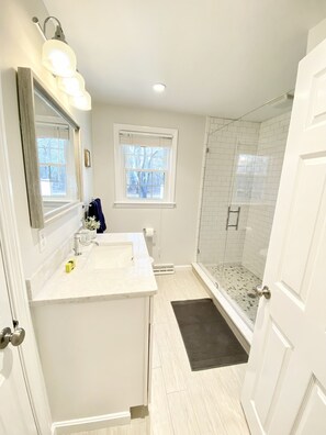Shower, hair dryer, towels, soap - 3BR Olivia's Cottage @ Mayflower Beach (Dennis)
