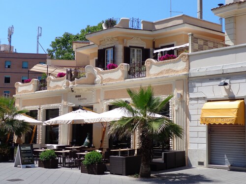 Ostia-apartment 50 mt from the beach, near historic center-sea view