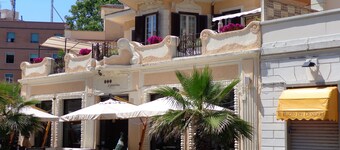 Ostia-apartment 50 mt from the beach, near historic center-sea view