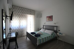 2 bedrooms, desk, iron/ironing board, travel cot