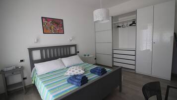 2 bedrooms, desk, iron/ironing board, travel crib
