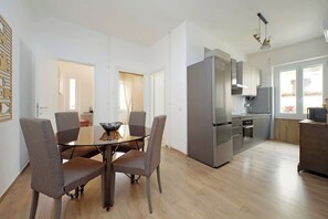Dining - Brand new central apartment! Family sized-2 bedrooms (Roma)