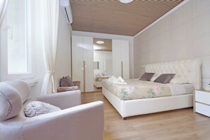 2 bedrooms, desk, iron/ironing board, free WiFi - Brand new central apartment! Family sized-2 bedrooms (Roma)