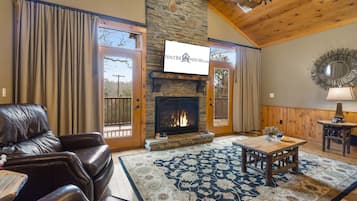 Fernseher, Kamin, Tischfußball