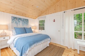 5 bedrooms, WiFi, bed sheets