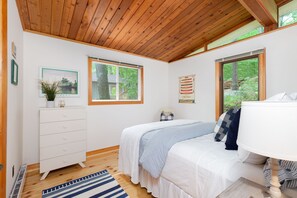5 bedrooms, WiFi, bed sheets