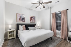 5 bedrooms, free WiFi, bed sheets - Lake View Condo with Private Hot Tub, $400 Free Daily Tickets & Unique Layout (Kimberling City)