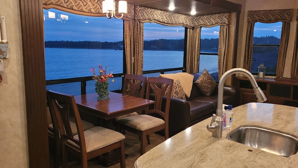 A cozy interior with a dining area, seating, and a kitchen with a view of a lake. - False Harbour Beach Paradise.
Directly on the beach.
worlds highest tides (Cape Forchu)