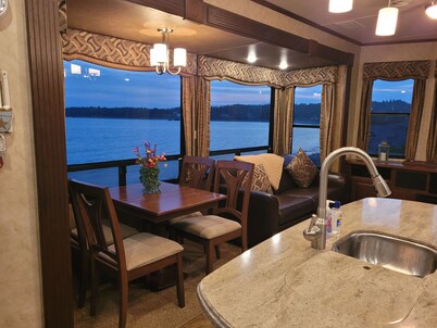 False Harbour Beach Paradise.
Directly on the beach.
worlds highest tides