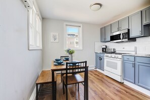 Fridge, microwave, oven, stovetop - Comfortable 2BR - 1.5 Blocks to Beach, Boardwalk, Convention Center! (Wildwood)