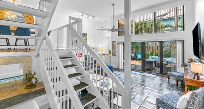 BY THE SEA VACATION VILLAS 2 BED/POOL/TWO BLOCKS TO BEACH/PRIVATE DECK