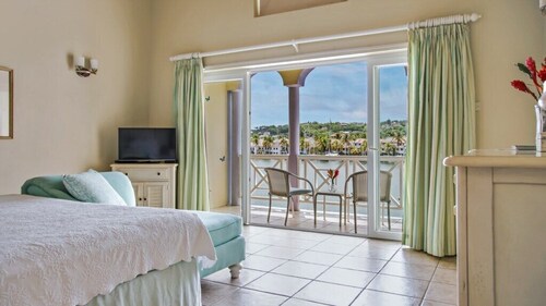 Waterfront 2-bed townhouse - Harbour 17