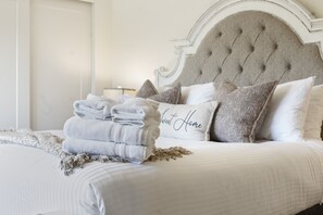 4 bedrooms, iron/ironing board, free WiFi - Fairmount Inn (Scottsdale)