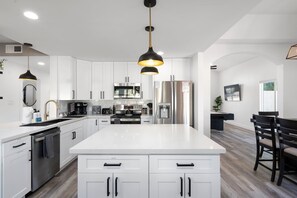 하우스 | 전용 주방 | 냉장고, 전자레인지, 오븐, 식기 세척기