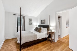 3 bedrooms, iron/ironing board, WiFi, bed sheets - Private! Sauna, 3BR/2Ba, Pet-Friendly - Twin Peaks (Quechee)