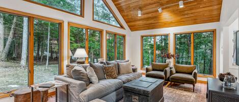 TV, fireplace, offices