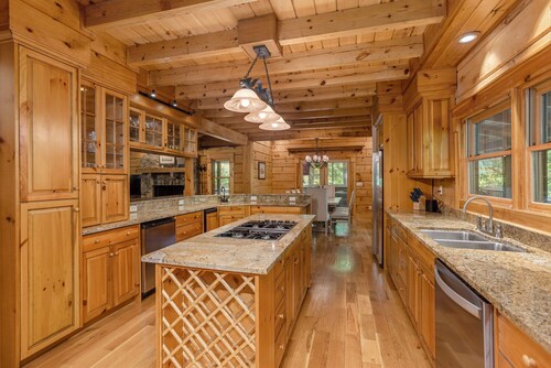 Chic Lodge 0.6m to Ski/Tube Resort+Winter Mtn Views