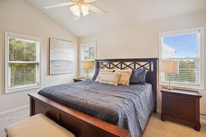 3 bedrooms, free WiFi - Private pool and hot tub! 3 bedrooms + bonus room off the pool in KDH.  (Kill Devil Hills)