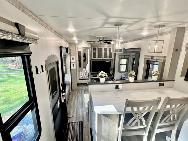 المنشأة من الداخل