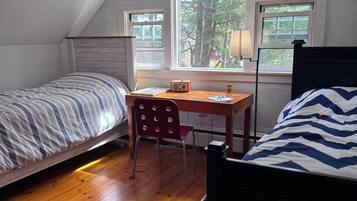 4 bedrooms, desk, iron/ironing board, free WiFi