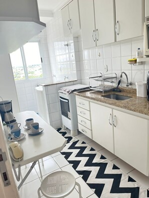 Fridge, microwave, oven, stovetop - Pérola do Aquarius II (Parque Res. Aquarius São José dos Campos)