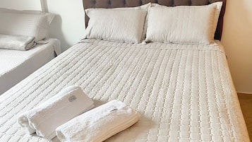 2 bedrooms, iron/ironing board, free WiFi, bed sheets