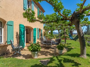 Outdoor dining - Les Mûriers by Interhome (Cogolin)