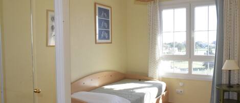 3 dormitorios, tabla de planchar con plancha, wifi gratis y ropa de cama