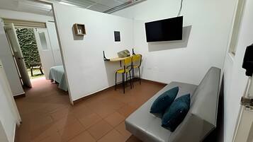 Deluxe Apartment | 1 bedroom, iron/ironing board (on request), WiFi (free), bed sheets