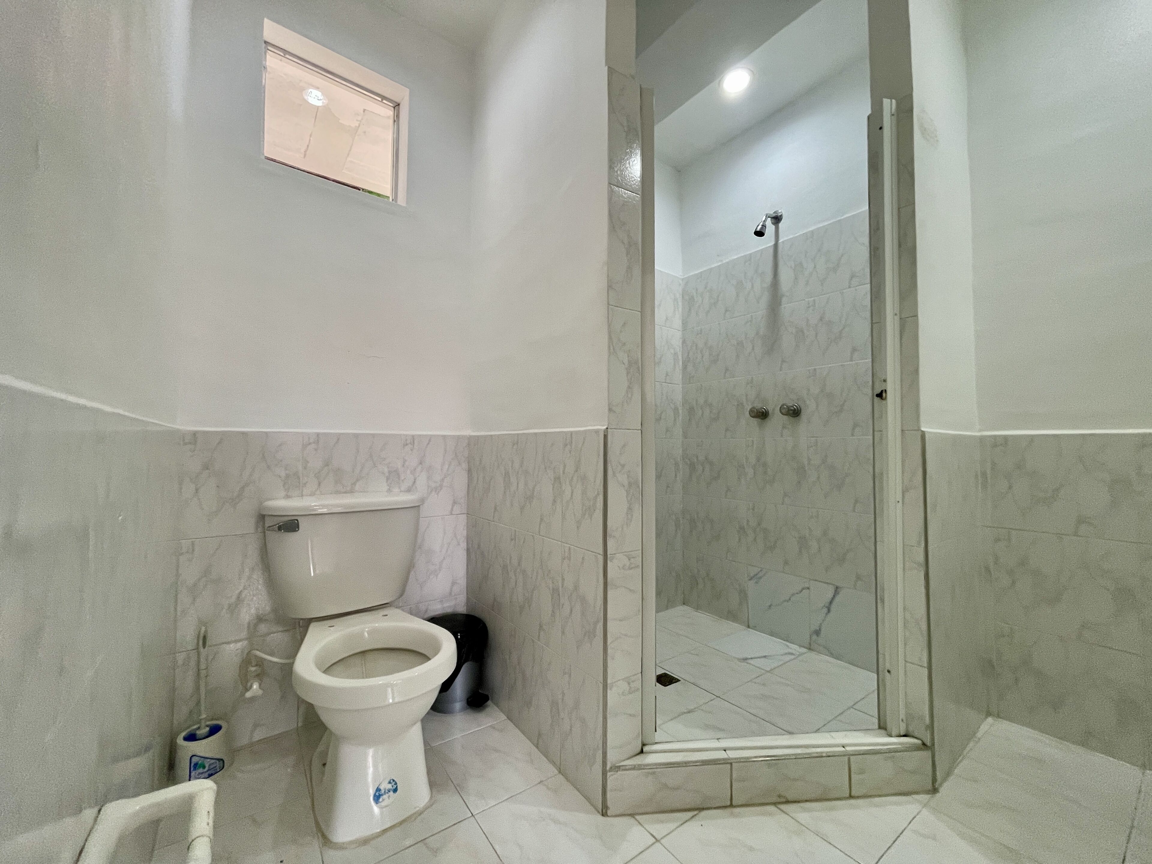 Towels, soap, shampoo, toilet paper