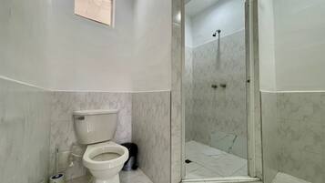 Towels, soap, shampoo, toilet paper