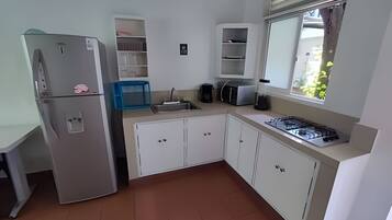 Deluxe Apartment | Private kitchen | Fridge, coffee grinder