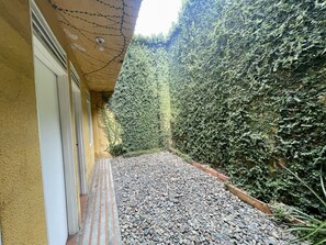 Basic Apartment | Terrace/patio