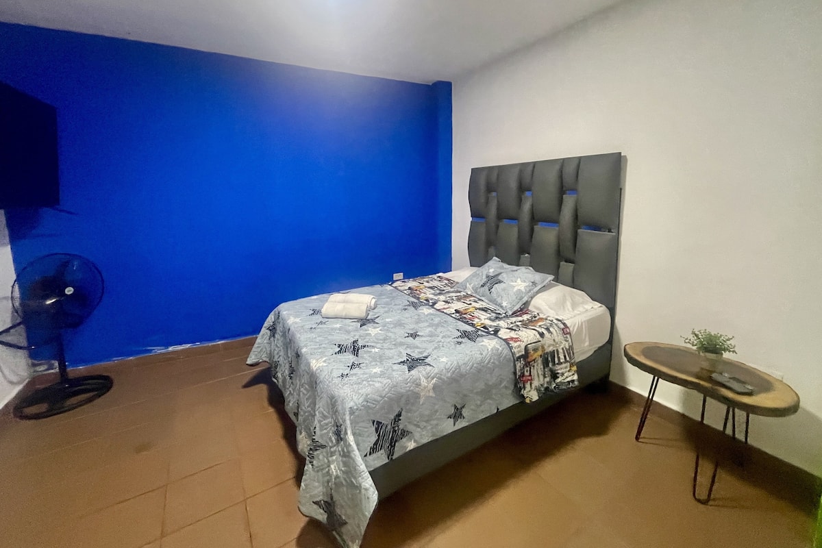 Departamento junior | 1 habitación, tabla de planchar con plancha, wifi gratis y ropa de cama