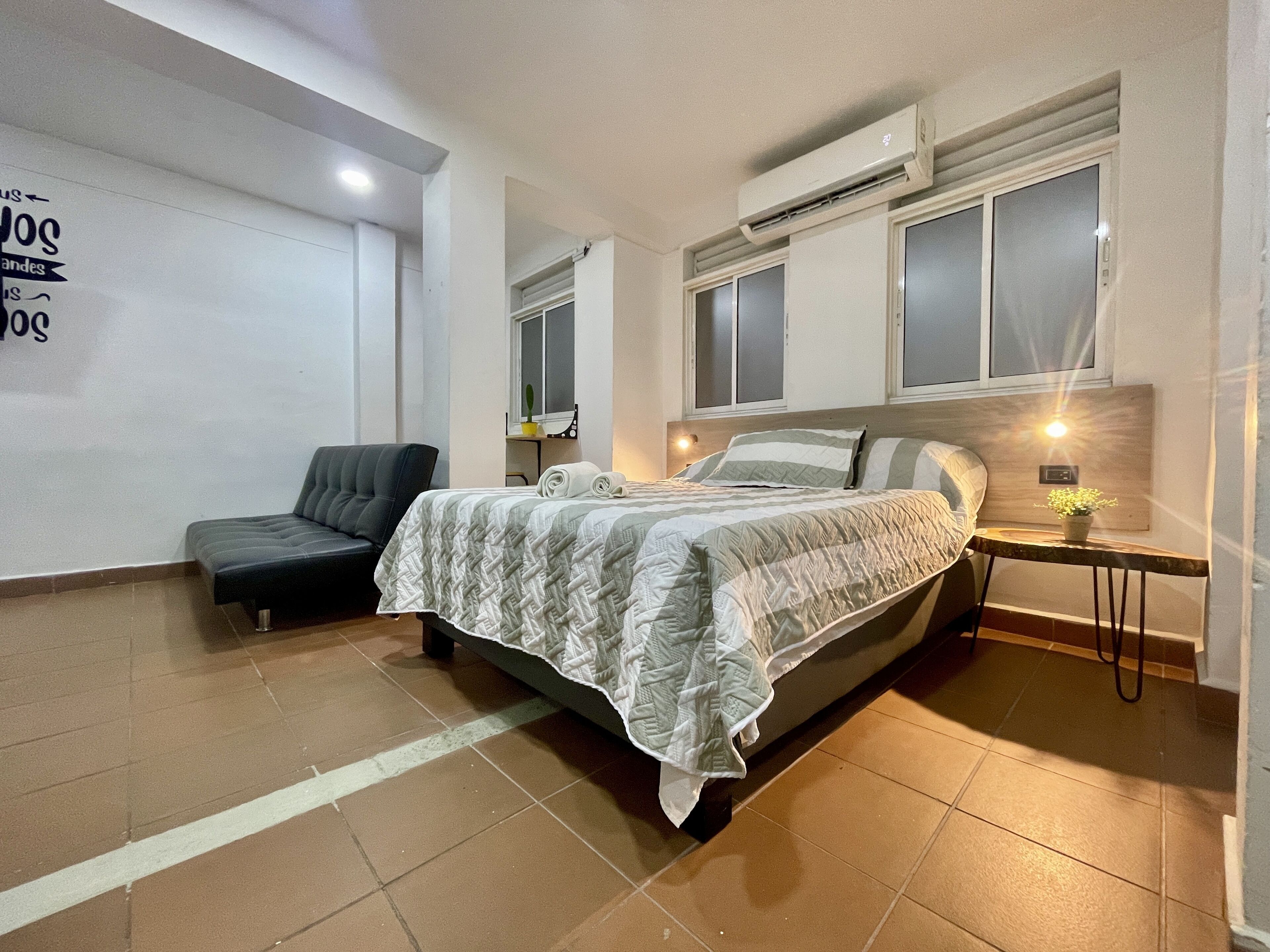 Deluxe Room | 1 bedroom, iron/ironing board, free WiFi, bed sheets