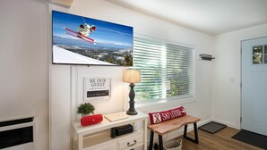 House, Multiple Beds (The Brook Ave Bungalow) | Private kitchen - The Brook Ave Bungalow (Kings Beach)