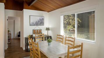 House, Multiple Beds (The Brook Ave Bungalow) | Dining