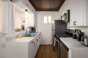 Hus - flera sängar (The Brook Ave Bungalow) | Eget kök