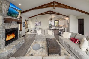 Casa, várias camas (Tahoe Tranquili-Tree) | Sala de estar