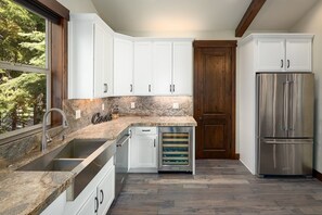 Casa, várias camas (Tahoe Tranquili-Tree) | Cozinha privada