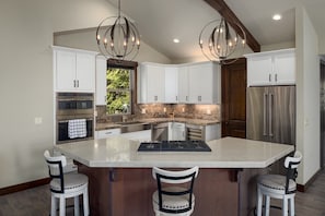 Private kitchen - Tahoe Tranquili-tree (Kings Beach)